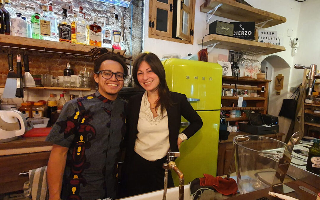 Cómo montar un bar en Madrid: experiencia de la italiana y el dominicano dueños de «Viralata Bar»