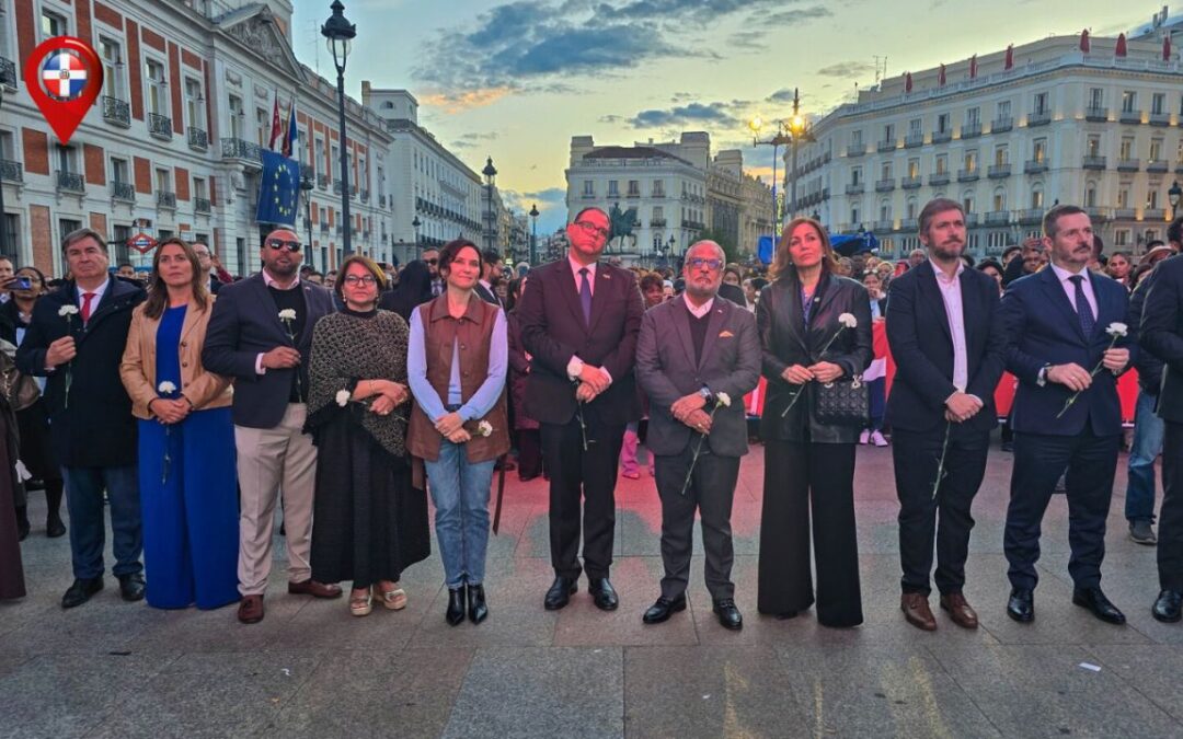 Autoridades españolas y dominicanas en el acto de la Puerta de Sol.