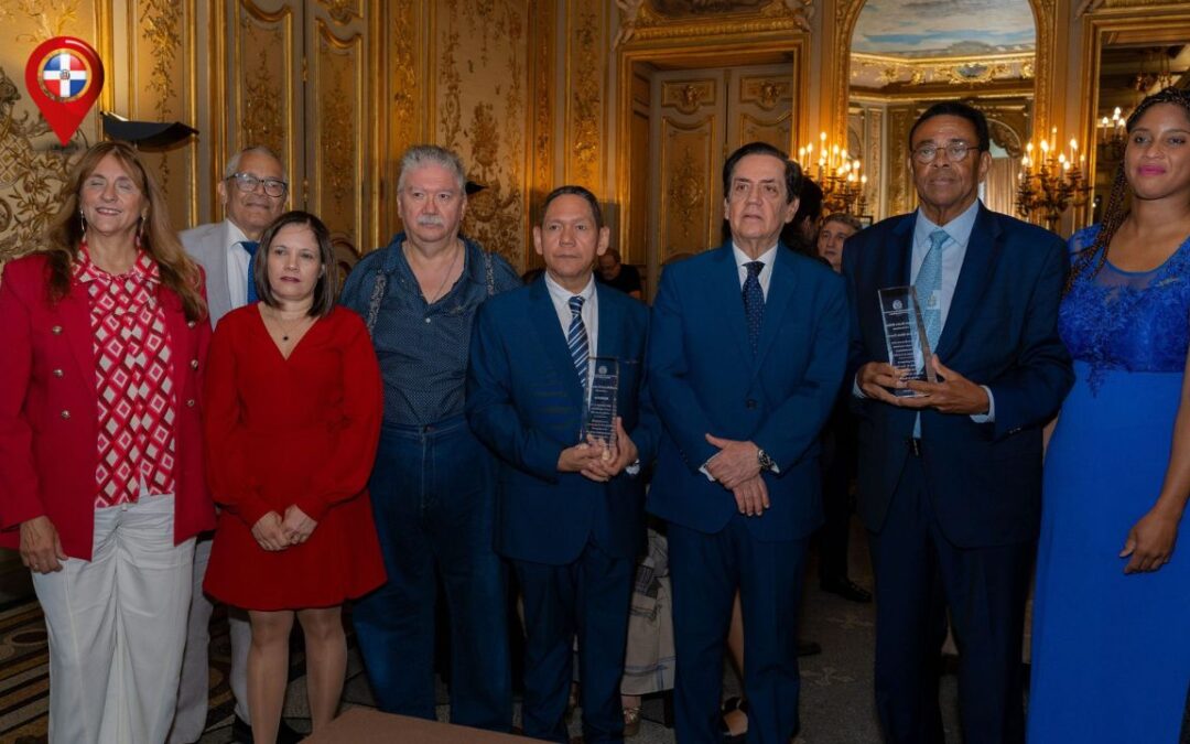 Ganadores y personalidades Premios Padre Billini 2025.