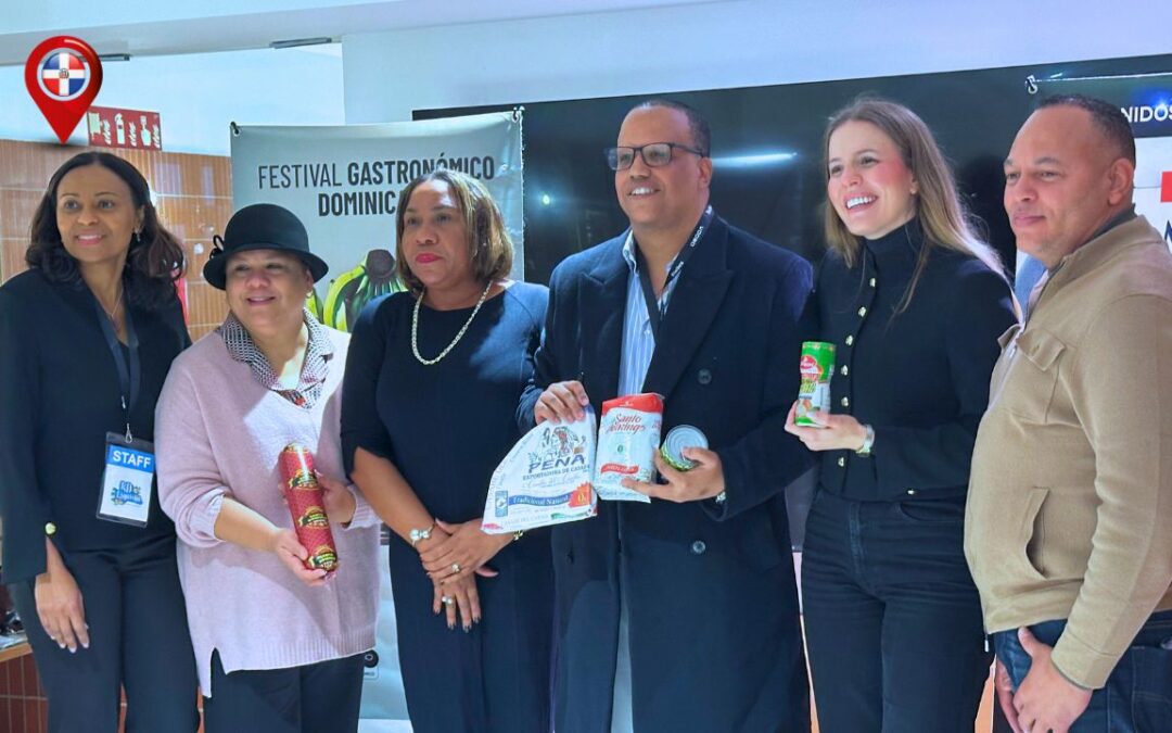 Organizadores y personalidades en la presentación de "RD Exquisita 2026"