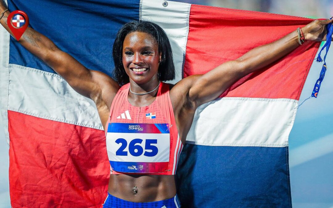 Liranyi Alonso con la bandera dominicana.